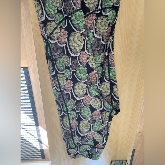 Feed Me Fight Me Leggings - Picture 3 of 4